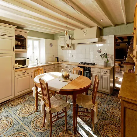 Charming In A Farm With Views Vakantiehuis Gimnée